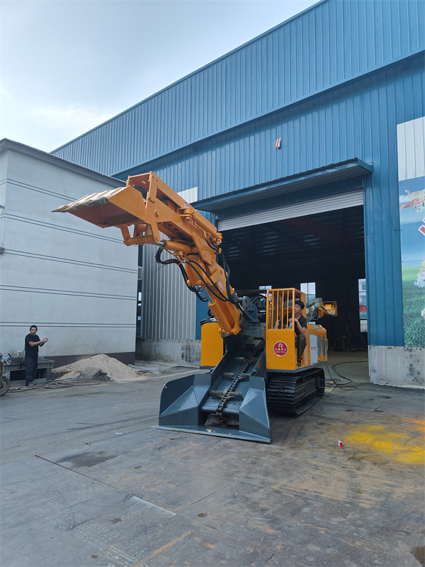 履带式挖掘装载机